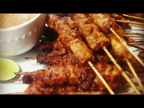 Espesyal na Chicken Satay na may Peanut Sauce