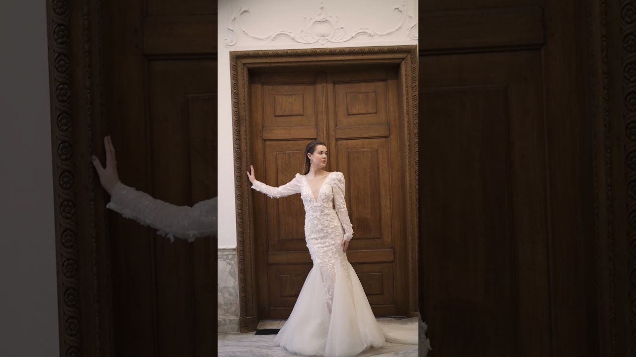 How beautiful is this Eva Lendel weddingdress called Tati !