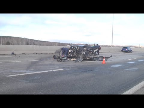 A Lexus crashed into two barriers, killing the pilot.