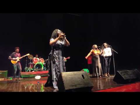 Extrait Concert Live Sia Tolno CCFG Conakry 14 janvier 2017