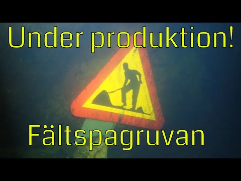 Dykning i kolsva fältspagruva. (Känsliga tittare varnas)