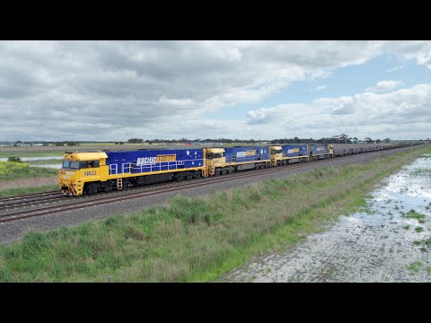 4PM4 Pacific National Freight Train With Steel Wagons & Shipping Containers (9/10/2022) - PoathTV