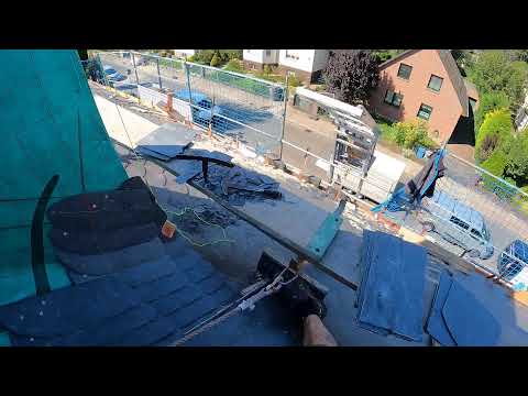 Rechte Wangenkehle ansetzen Schieferkehle am Schornstein - Live vom Schieferdach in Berlin.