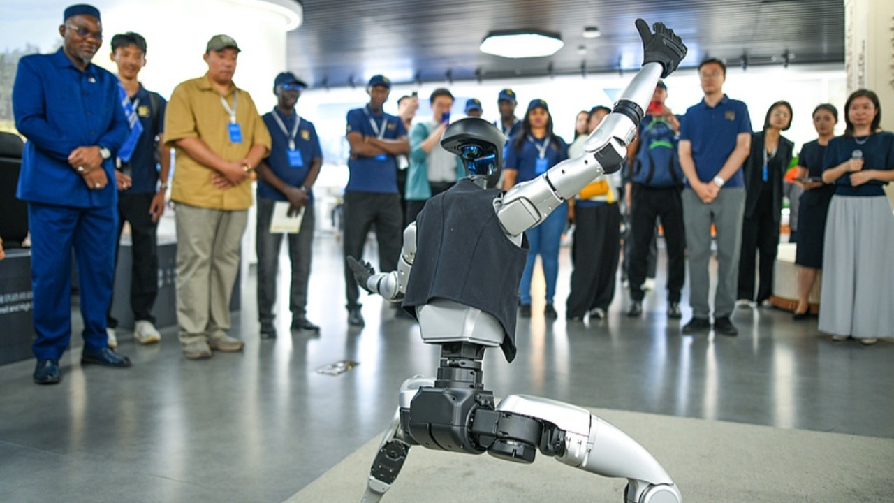Robots chinos que dominan el kung fu y reemplazan trabajos peligrosos