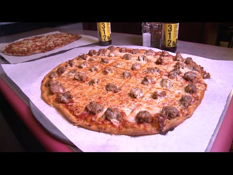 Chicago's Best Pizza: Villa Nova Pizzeria