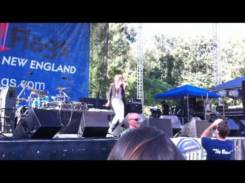 Auburn LaLaLa LIVE at Six Flags New England 2010