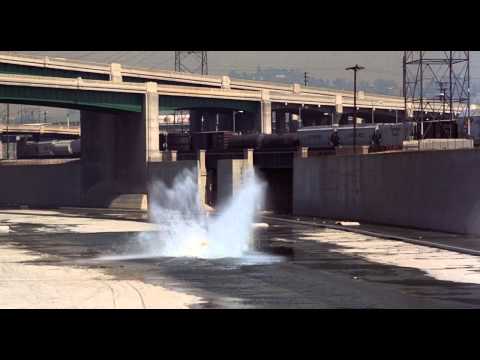 To Live and Die in L.A. Car Chase (1985) HD
