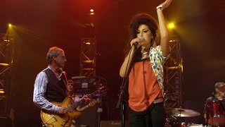 Amy Winehouse &amp; Paul Weller - Don&#39;t go to Strangers (live)