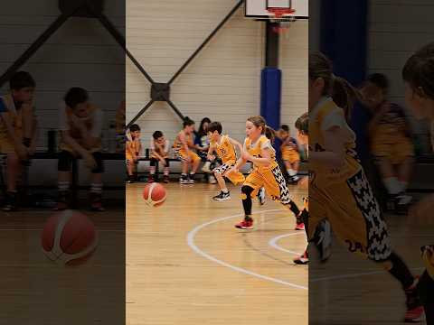 Iana în atac 🏀💯💜💛 #fanbaschet #basketball #baschet #shorts #vlog