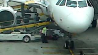 The world's worst baggage handler? - worryingly funny