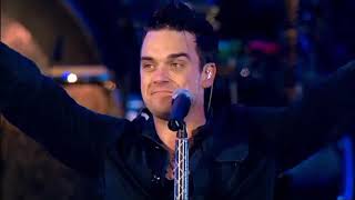 Robbie Williams - Angels  (Live at Knebworth - 2003) (Subtítulos en español e inglés)