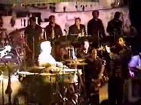 La Carrera Musical de Julio Flores.