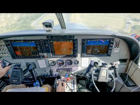 Landing at 9,000 feet - Ecuador's extreme airport challenge!