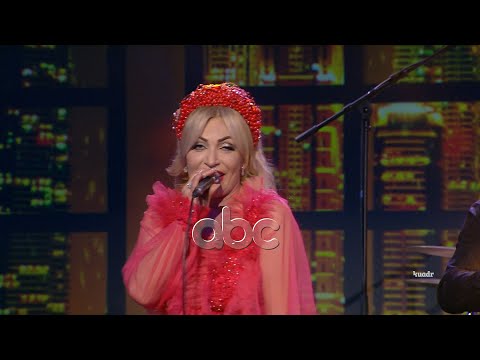 Maya ndez atmosferen ne Soirée me nje kolazh kengesh nga jugu | ABC News Albania