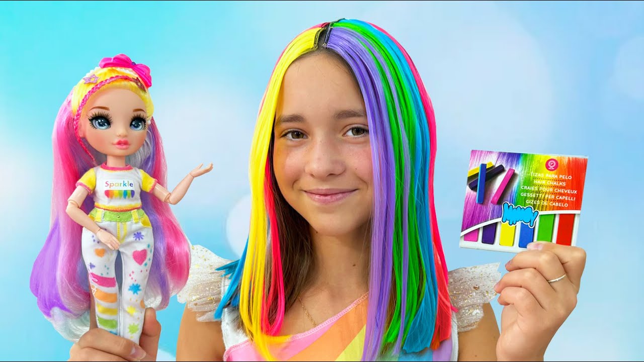 Sofia plays with Princesses and Draws with Colored paints!