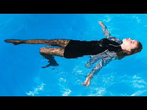 WOW! STYLISH MASHA IN A DRESS AND JEANS GETTING GRADUALLY WET IN THE POOL [WETLOOKER ID: b50-masha3]