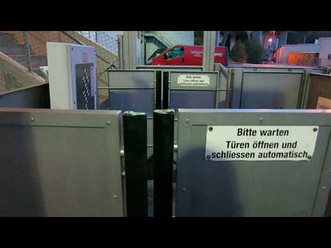 Standseilbahn 3063.01 Ittigen Stufenbau - automatische Türen mit Trittbrett