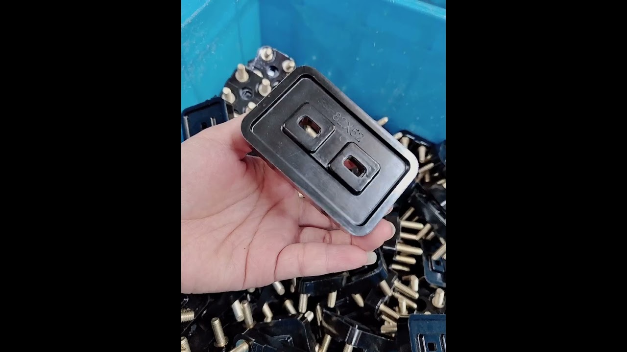 Motor terminal block 82x52 M8  brass studs