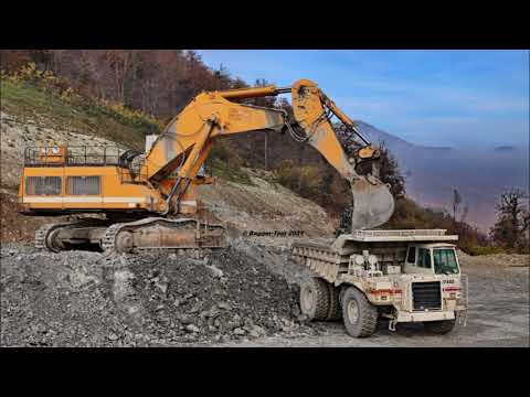 Liebherr R994Litronic loading limestone