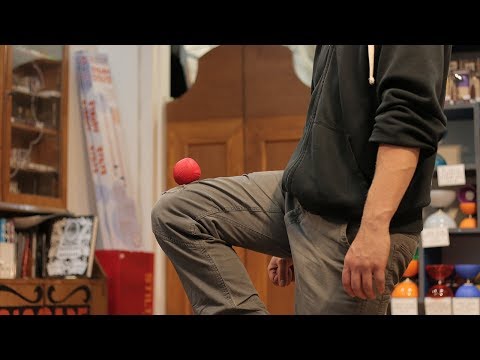 3 Ball Juggling Bounce Tricks Tutorial - Knee and Foot Bounce - Easy to Intermediate