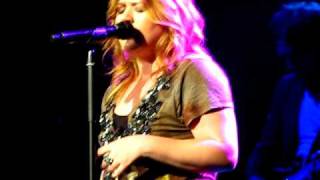 Kelly Clarkson - Lies  live @ Acer Arena 17/04/10