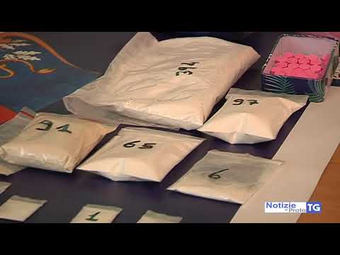 2019-08-27 PRATO - PREPARANO DOSI NEL PARCHEGGIO DEL LOCALE, ARRESTATI