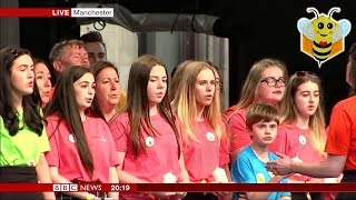 Manchester Survivors Choir: ‘Rise Up’ | Manchester Together 🐝 (22/5/18)