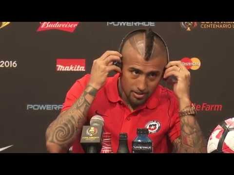 Los chascarros de Arturo Vidal en conferencia de prensa
