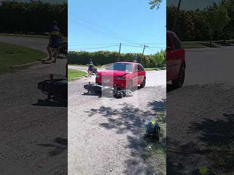 Chocaron un auto y una moto