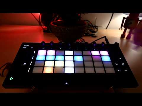 132▶️ 1/3 - Let's Move! (Ableton Move with 1 Drift and 2 Wavetable synths and 1 Drum Rack)