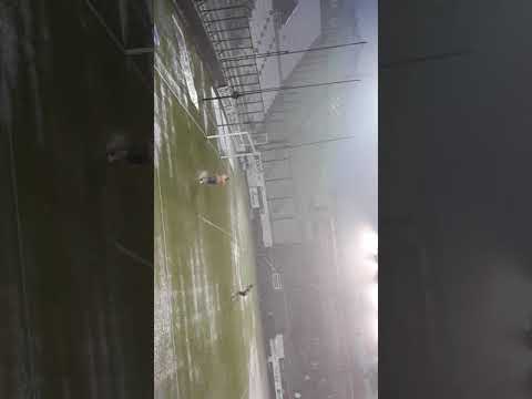 Οπαδοί του Παναθηναϊκού εισβάλουν μετά από διακοπή ενώ βρέχει