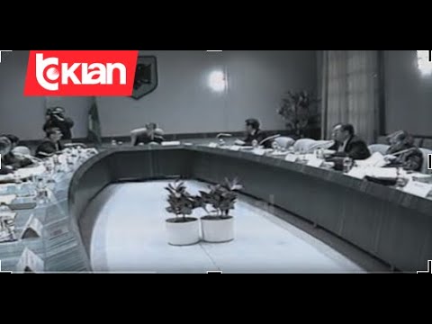 Majko mbledh qeverine ne nje mbledhje emergjente (17 Dhjetor 1998)