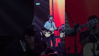 Download lagu 10CM surprise fans 'Tell Me It's Not A Dream' Queen of Tears OST live in Manila mp3 Download lagu 10CM surprise fans 'Tell Me It's Not A Dream' Queen of Tears OST live in Manila mp3