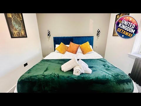 Spacious 2 Bedroom Modern Apartments - Central Location - Free Parking - Smart TV - Washer Dryer - B