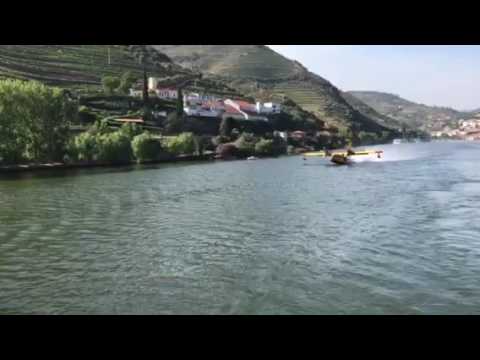 SuperScooper plane picking up water on Douro River