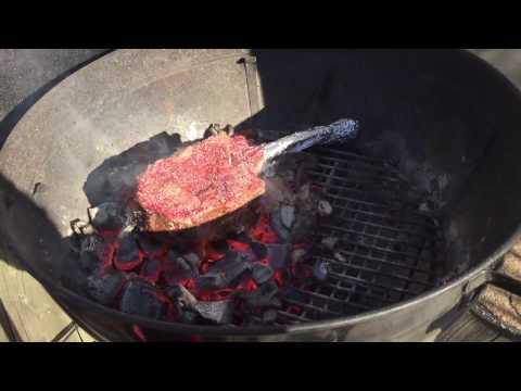 BBQ Tomahawk steak cavemen style