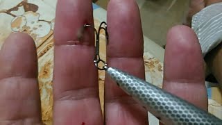 Рыболовный крючок на пятке