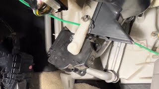 Air mixer damper - AC blows warm on the driver’s side Lexus GX470