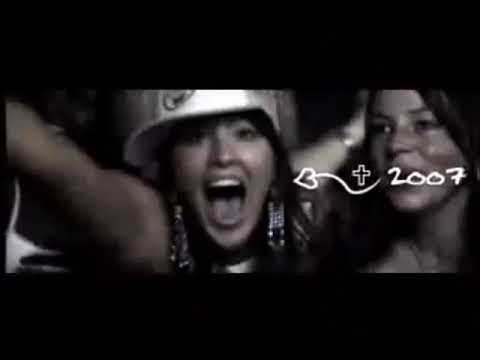 Lange Frans & Baas B - Zinloos (Officiële Video)