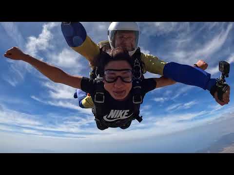 Skydiving Jump - Video flyer of a tandem - 736° jump