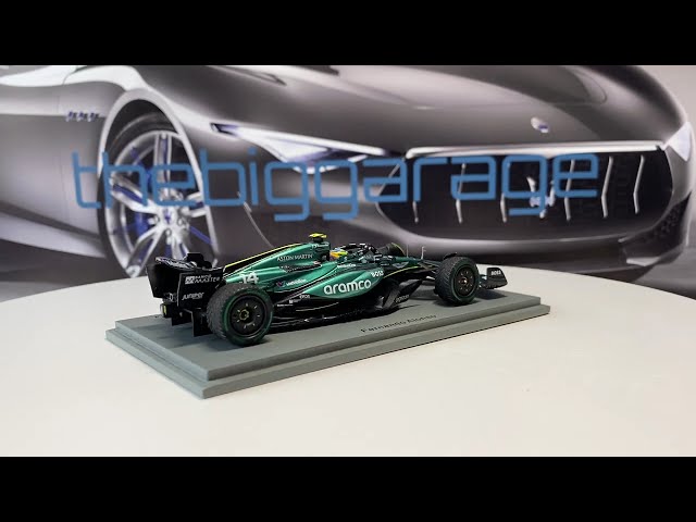 Vídeo relacionado con Aston Martin AMR24 F1 - Modelo de coche de fundición a escala 1:18 - Temporada 2024 | Fernando Alonso #14 Edición de coleccionista detallada | Producto con licencia oficial