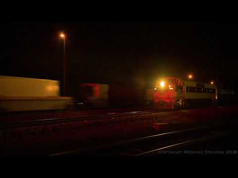 SSR GM's Crossed By Intermodal Freight Train - PoathTV Australian Trains & Railways 2017