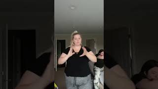 Download lagu Girl's Dance Moves in Her Room#dance #fun #friends #dancing mp3