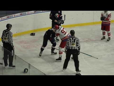 35.kolo bitka Carter Robertson - Patrik Maier (MHK 32 Liptovský Mikuláš vs. HC Slovan Bratislava)
