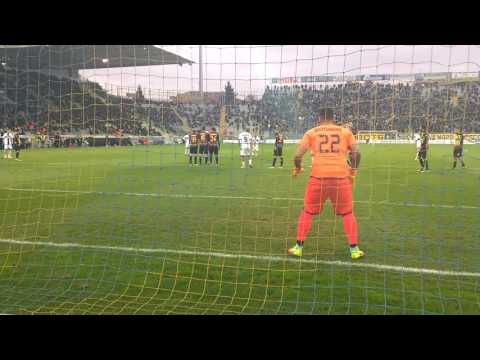 Parma-Bassano Virtus, 59' punizione Calaiò respinta Bastianoni