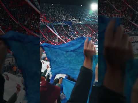 "El recibimiento de la Primera Hinchada del Mundo vs Boca Jrs. | Club Nacional de Football" Barra: La Banda del Parque &bull; Club: Nacional