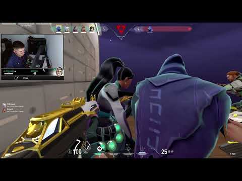 MANO OLHA ESSES CARAS JOGANDO KKKKKKKK