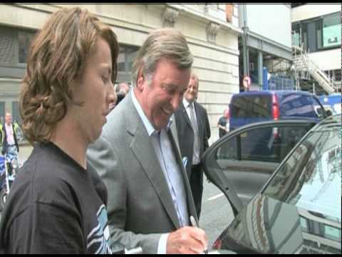Terry Wogan Announces Resignation from R2 Breakfast Show