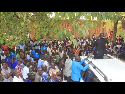 Emmanuel Eratu performs an emotional song for mothers in Asilang