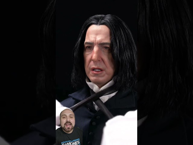 Vídeo relacionado con NECA - Harry Potter - Legacy Collection Severus Snape Figura de acción a escala de 7 pulgadas